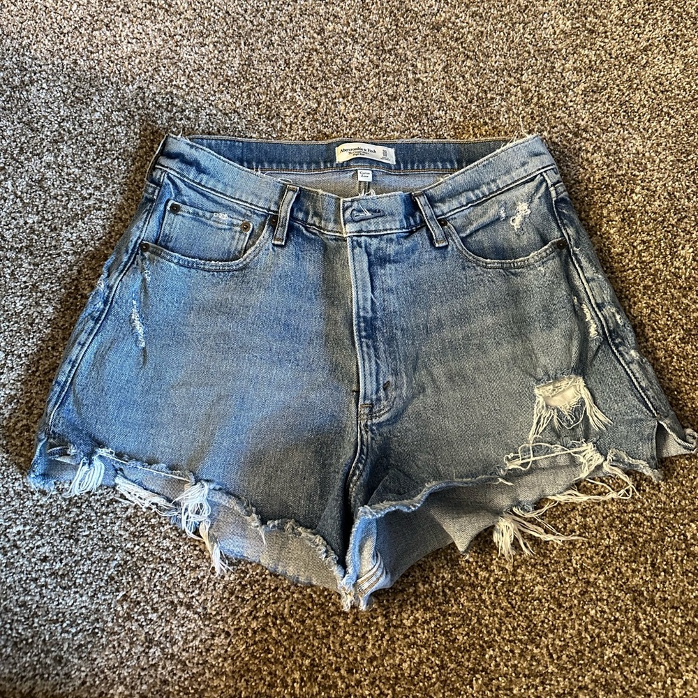 Abercrombie & Fitch
The Cutoff Short
Curve love High Rise